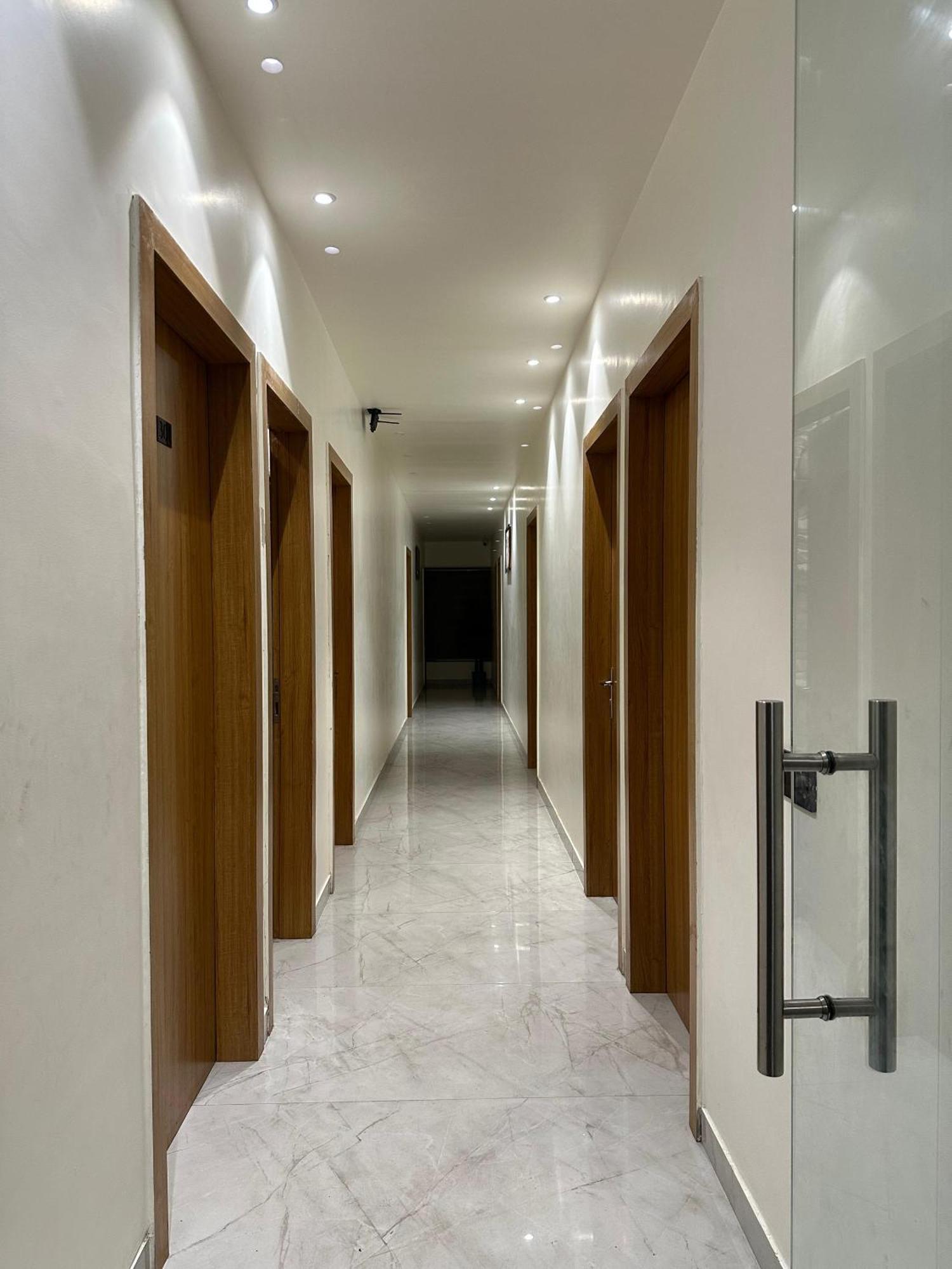 Hotel Sky Way Inn Hisār Esterno foto