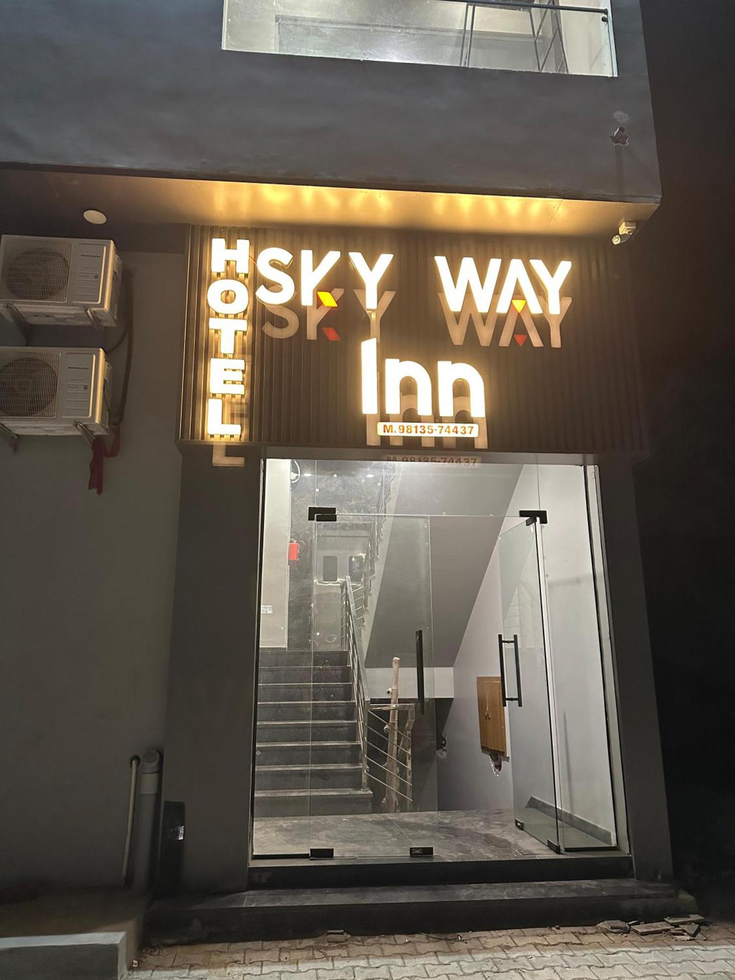 Hotel Sky Way Inn Hisār Esterno foto