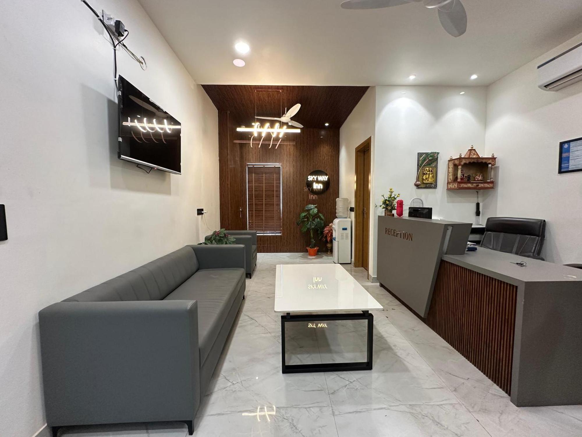 Hotel Sky Way Inn Hisār Esterno foto